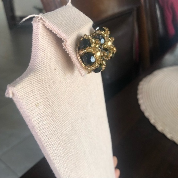 Vintage Clip On Earrings - Picture 2 of 4